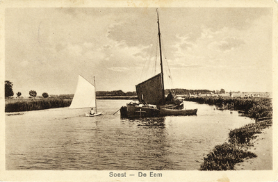 14538 Gezicht op de Eem met een zeilboot en een binnenvaartschip te Soest uit het noordwesten.